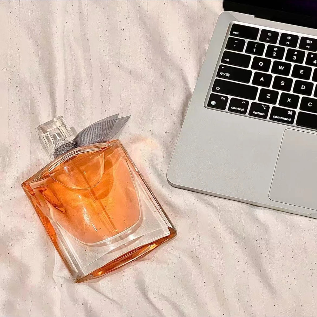 Parfum de marque 75 ml, senteur florale douce et élégante, parfum longue durée avec une sensation douce et sucrée, choix idéal pour une date.
